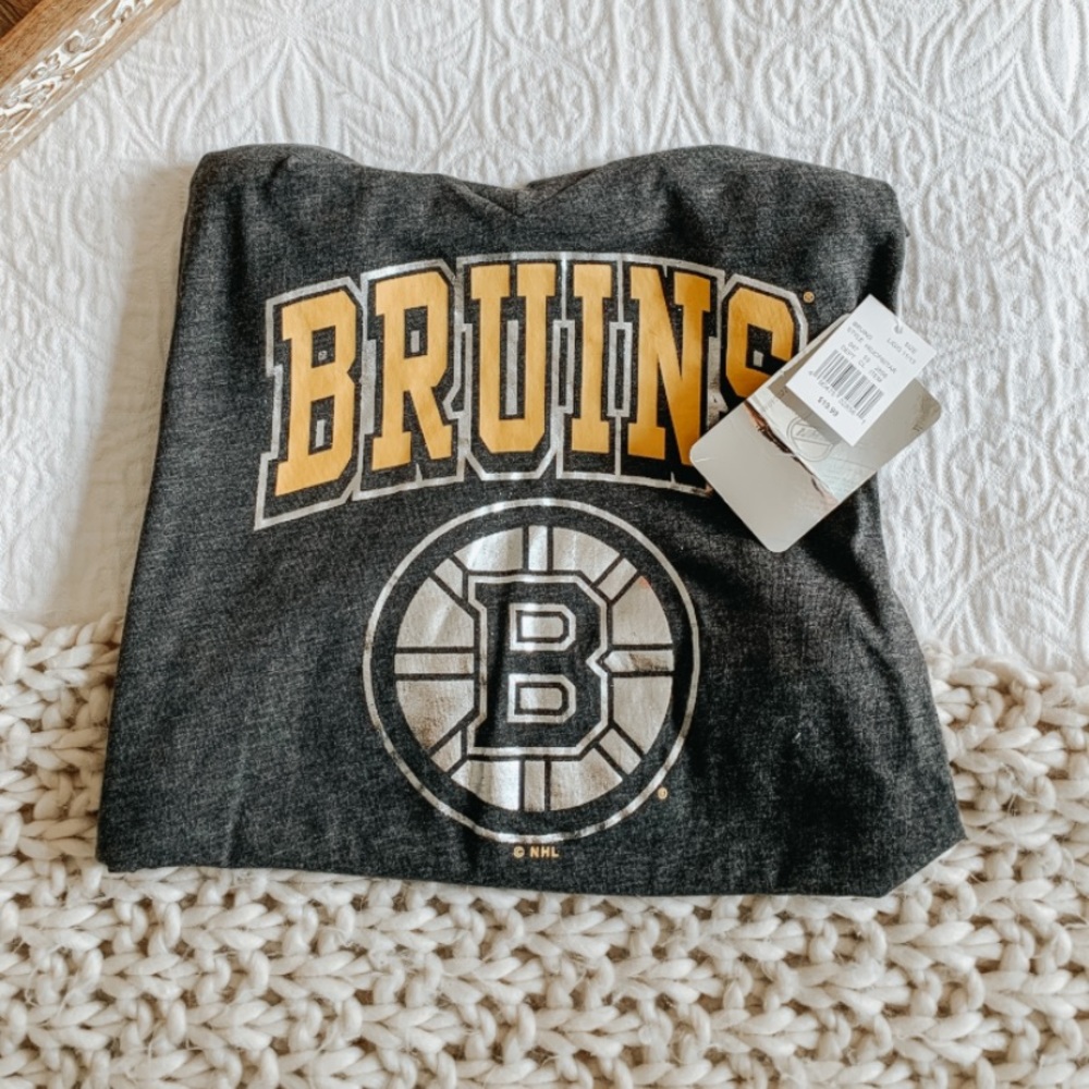 NHL Bruins v neck